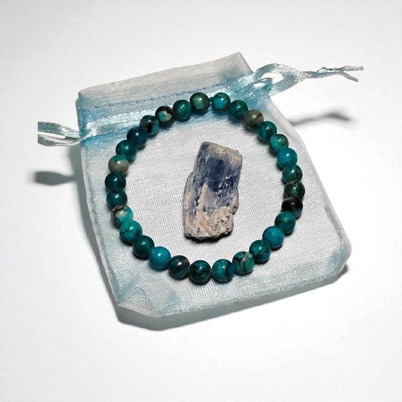 Blue Howlite 6mm Beaded Bracelet with Raw Kyanite Crystal – Calming & Communication Set