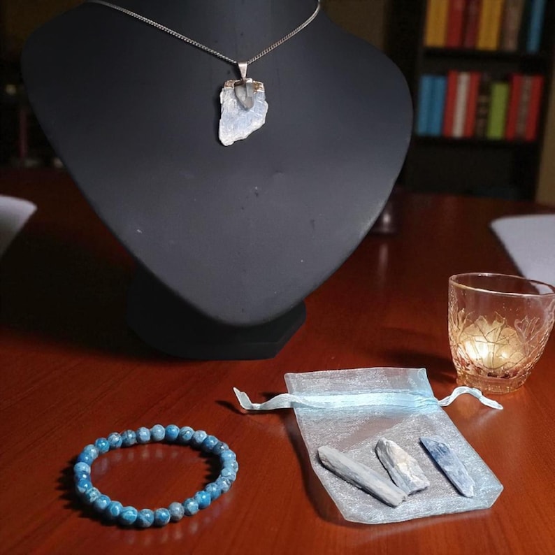 Lapis Lazuli Bracelet with Raw Kyanite Pendant Necklace & 3 Kyanite Crystal Pieces – Healing Crystal Set
