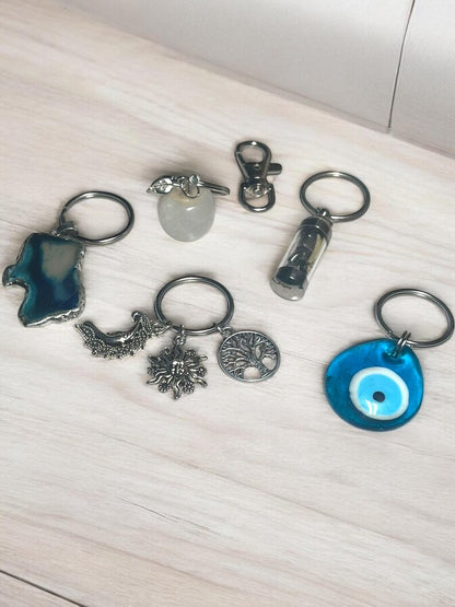 Protection & Energy Crystal Keychain Set – Evil Eye, Agate Slice, Moon & Sun Charms, Tree of Life, and Mini Spell Jar