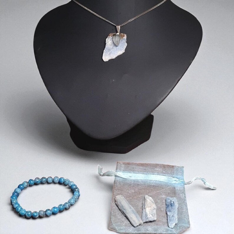 Lapis Lazuli Bracelet with Raw Kyanite Pendant Necklace & 3 Kyanite Crystal Pieces – Healing Crystal Set